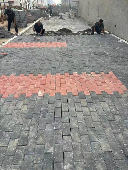 附近有賣透水磚和彩磚的地方，一般在每個城市的大型建材市場、陶瓷批發市場，或者專門做市政鋪裝材料的門店都能找到——直接搜地圖里的“建材市場”或“透水磚”關鍵詞就會顯示出附近的商家。想找得更準，可以順著這幾條路走 